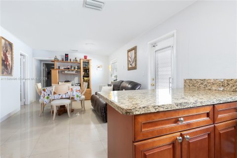 Immobilier commercial à vendre à Miami, Floride: 187.29 m2 № 1206996 - photo 8