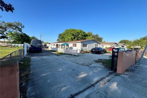 Commercial property in Miami, Florida 187.29 sq.m. № 1206996 - photo 2