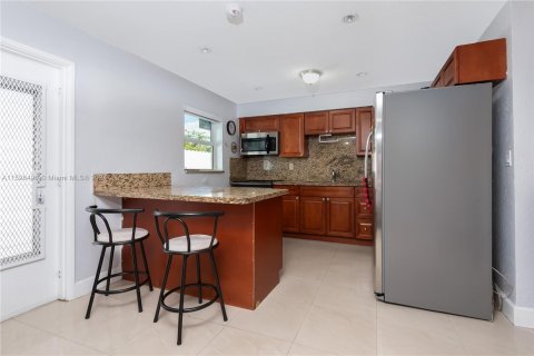 Immobilier commercial à vendre à Miami, Floride: 187.29 m2 № 1206996 - photo 7