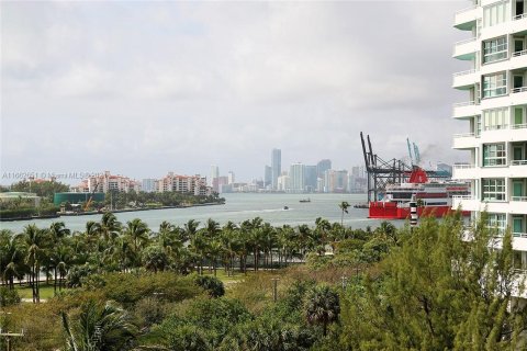 Copropriété à louer à Miami Beach, Floride: 2 chambres, 147.81 m2 № 1370747 - photo 1