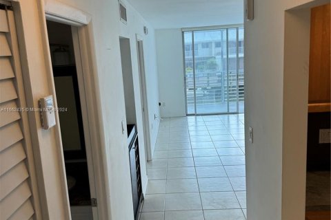 Condominio en alquiler en North Miami Beach, Florida, 1 dormitorio, 75.44 m2 № 1370616 - foto 6