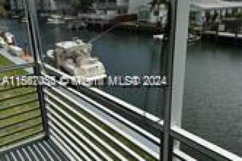 Condo in North Miami Beach, Florida, 1 bedroom  № 1370616 - photo 2