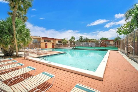 Condominio en venta en Davie, Florida, 2 dormitorios, 121.33 m2 № 970538 - foto 2