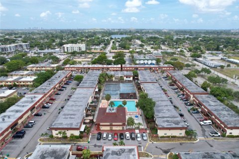Condominio en venta en Davie, Florida, 2 dormitorios, 121.33 m2 № 970538 - foto 23