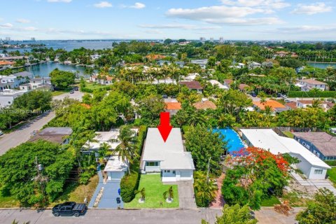 Villa ou maison à vendre à Surfside, Floride: 3 chambres, 152.55 m2 № 1178745 - photo 30