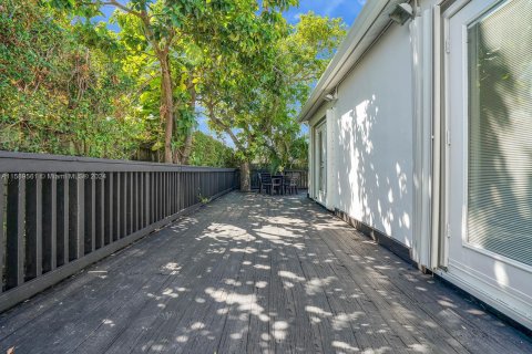 Villa ou maison à vendre à Surfside, Floride: 3 chambres, 130.06 m2 № 1178744 - photo 18