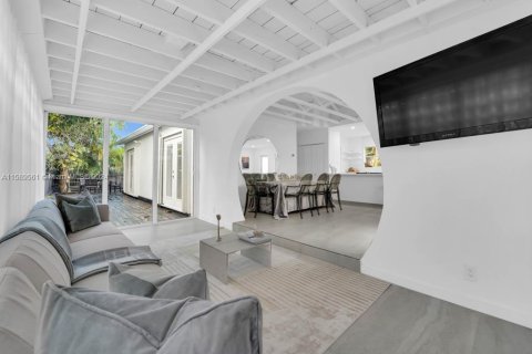 Villa ou maison à vendre à Surfside, Floride: 3 chambres, 130.06 m2 № 1178744 - photo 7