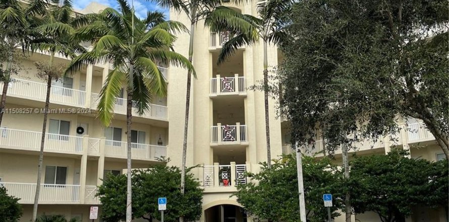 Condominio en Pompano Beach, Florida, 3 dormitorios  № 932088