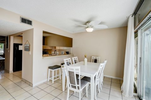 Townhouse in Lauderdale-by-the-Sea, Florida 2 bedrooms, 139.35 sq.m. № 1129256 - photo 27