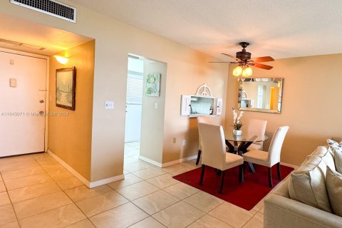 Condo in Aventura, Florida, 1 bedroom  № 1321677 - photo 7