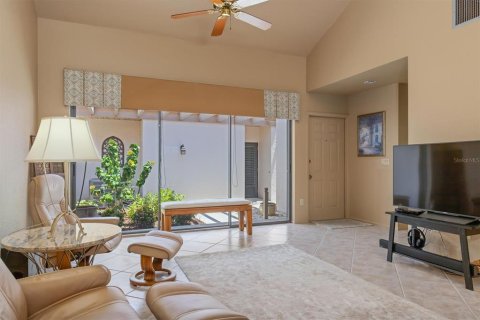 Villa ou maison à vendre à Punta Gorda, Floride: 2 chambres, 151.9 m2 № 1211070 - photo 9