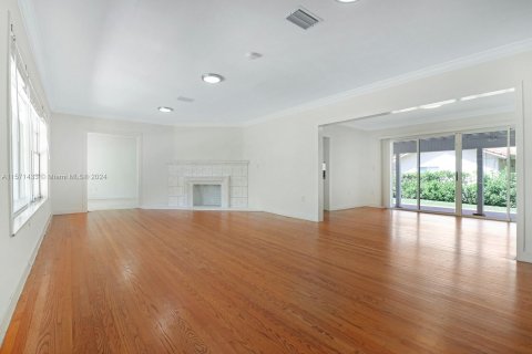 House in Coral Gables, Florida 4 bedrooms, 259.48 sq.m. № 1127574 - photo 6
