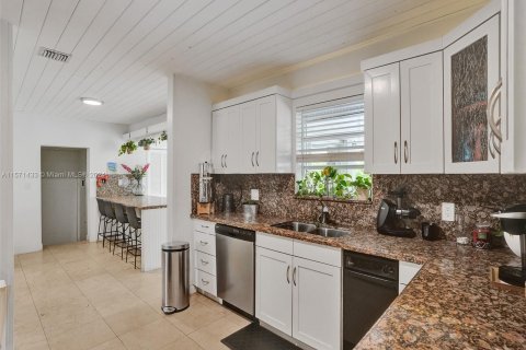 Casa en venta en Coral Gables, Florida, 4 dormitorios, 259.48 m2 № 1127574 - foto 23