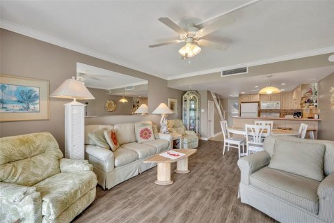 Condo in New Smyrna Beach, Florida, 2 bedrooms  № 1381421 - photo 13