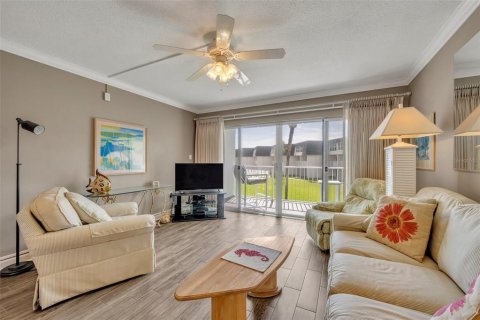 Condo in New Smyrna Beach, Florida, 2 bedrooms  № 1381421 - photo 14