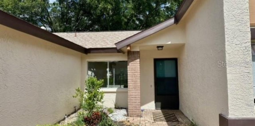 House in Weeki Wachee, Florida 2 bedrooms, 112.5 sq.m. № 1351378