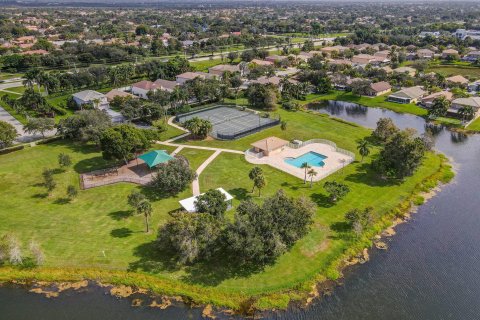 Villa ou maison à vendre à Pembroke Pines, Floride: 3 chambres, 192.21 m2 № 1186574 - photo 1