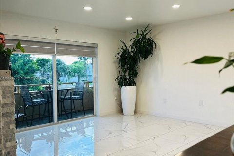 Copropriété à vendre à Hialeah, Floride: 2 chambres, 88.26 m2 № 1375565 - photo 4