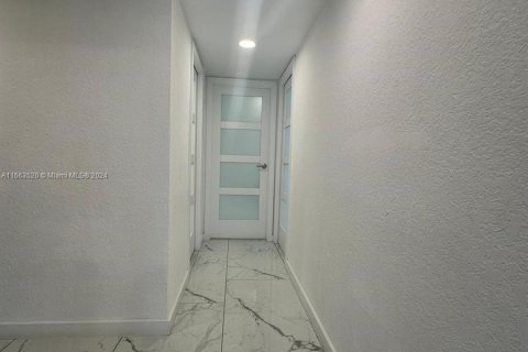 Copropriété à vendre à Hialeah, Floride: 2 chambres, 88.26 m2 № 1375565 - photo 9