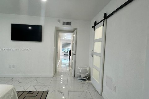 Copropriété à vendre à Hialeah, Floride: 2 chambres, 88.26 m2 № 1375565 - photo 17