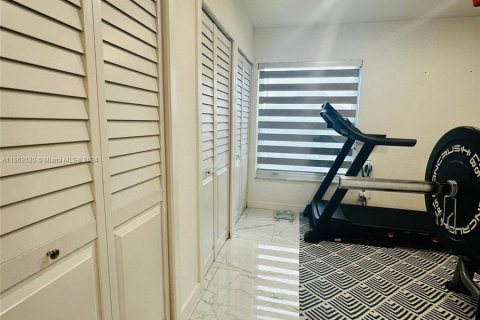 Condo in Hialeah, Florida, 2 bedrooms  № 1375565 - photo 24