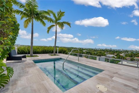 Condominio en venta en Bay Harbor Islands, Florida, 2 dormitorios, 115.11 m2 № 813094 - foto 27