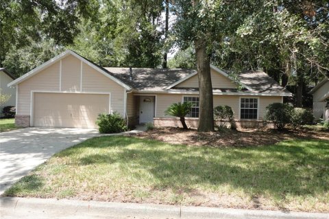 House in Gainesville, Florida 4 bedrooms, 150.04 sq.m. № 1337685 - photo 1