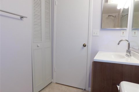 Condo in Tarpon Springs, Florida, 2 bedrooms  № 1337686 - photo 28