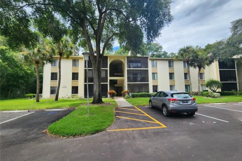 Condo in Tarpon Springs, Florida, 2 bedrooms  № 1337686 - photo 1