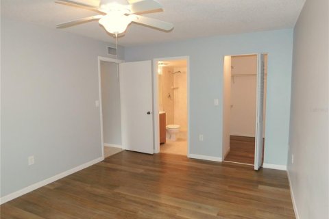 Condo in Tarpon Springs, Florida, 2 bedrooms  № 1337686 - photo 24