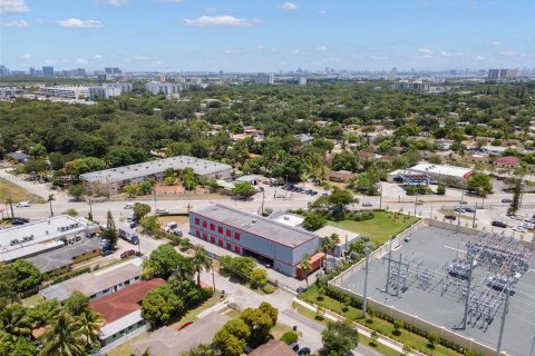 Propiedad comercial en venta en Miami, Florida № 1305831 - foto 8