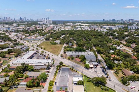 Propiedad comercial en venta en Miami, Florida № 1305831 - foto 10