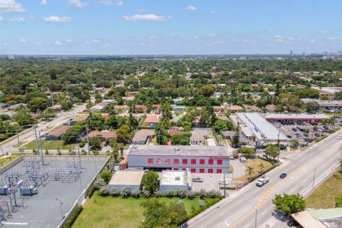 Propiedad comercial en venta en Miami, Florida № 1305831 - foto 1