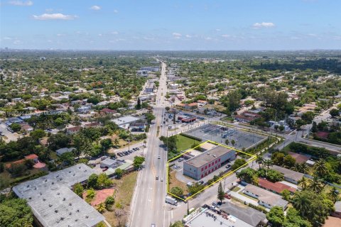 Propiedad comercial en venta en Miami, Florida № 1305831 - foto 6