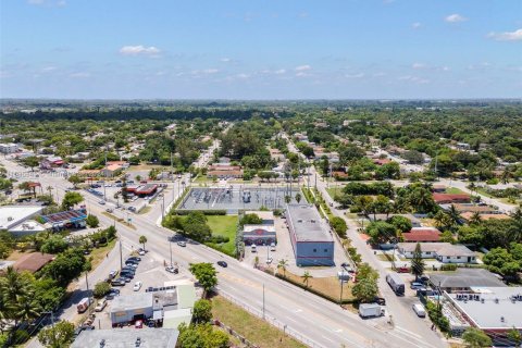 Propiedad comercial en venta en Miami, Florida № 1305831 - foto 7