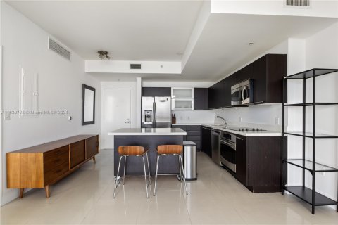 Condo in Miami, Florida, 2 bedrooms  № 1305828 - photo 3