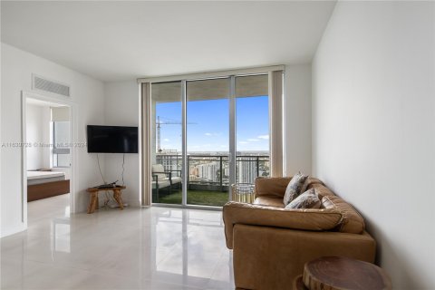 Condo in Miami, Florida, 2 bedrooms  № 1305828 - photo 5