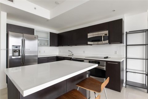 Condo in Miami, Florida, 2 bedrooms  № 1305828 - photo 2