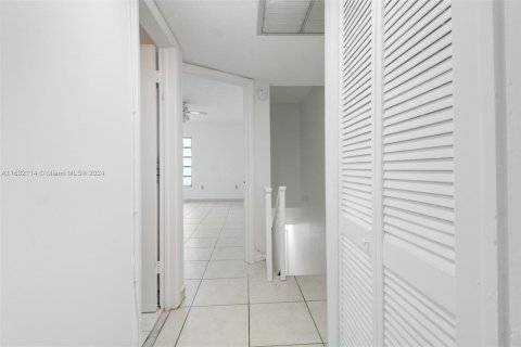 Condo in Miami Beach, Florida, 2 bedrooms  № 1294322 - photo 10