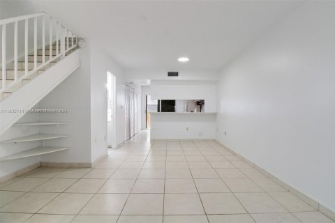 Condo in Miami Beach, Florida, 2 bedrooms  № 1294322 - photo 11