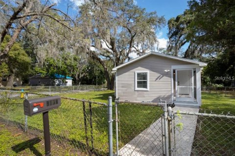 House in Tampa, Florida 3 bedrooms, 78.04 sq.m. № 1410336 - photo 1