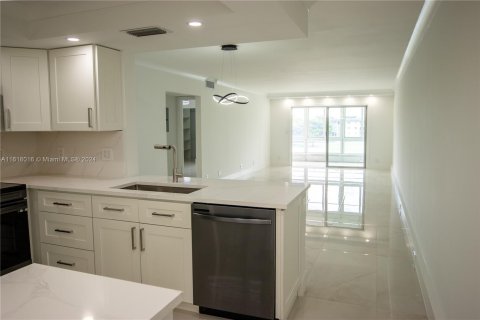 Condominio en venta en Coconut Creek, Florida, 2 dormitorios, 107.4 m2 № 1240466 - foto 2