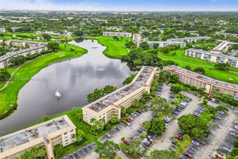 Copropriété à vendre à Coconut Creek, Floride: 2 chambres, 107.4 m2 № 1240466 - photo 24