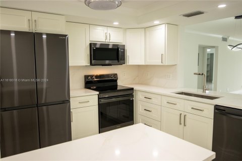 Condo in Coconut Creek, Florida, 2 bedrooms  № 1240466 - photo 1