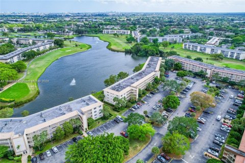 Copropriété à vendre à Coconut Creek, Floride: 2 chambres, 107.4 m2 № 1240466 - photo 16