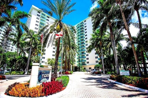 Condominio en venta en Hollywood, Florida, 1 dormitorio, 81.2 m2 № 1240465 - foto 21