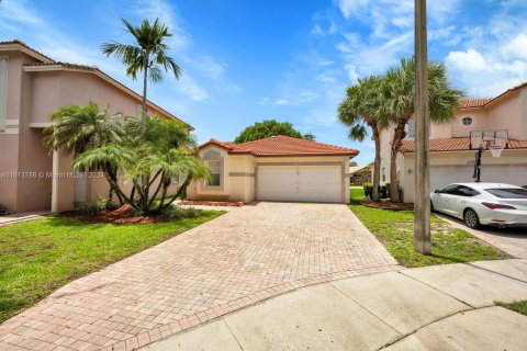 Villa ou maison à vendre à Pembroke Pines, Floride: 3 chambres, 151.71 m2 № 1240467 - photo 1