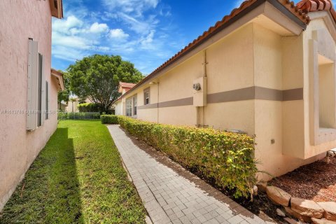 Villa ou maison à vendre à Pembroke Pines, Floride: 3 chambres, 151.71 m2 № 1240467 - photo 3