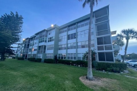 Copropriété à vendre à Hollywood, Floride: 2 chambres, 96.62 m2 № 1118710 - photo 15