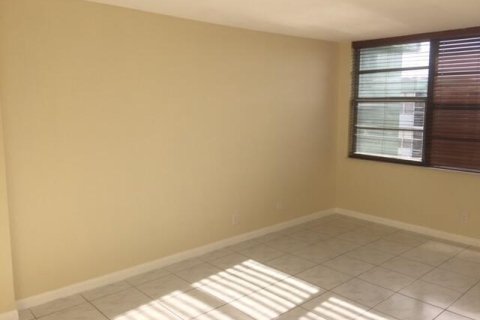 Condo in Hollywood, Florida, 2 bedrooms  № 1118710 - photo 29